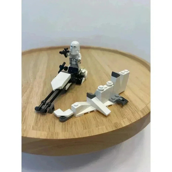 LEGO Star Wars Minifigure Lot with Speeder Bike - snow stormtrooper incomplete - Picture 1 of 4